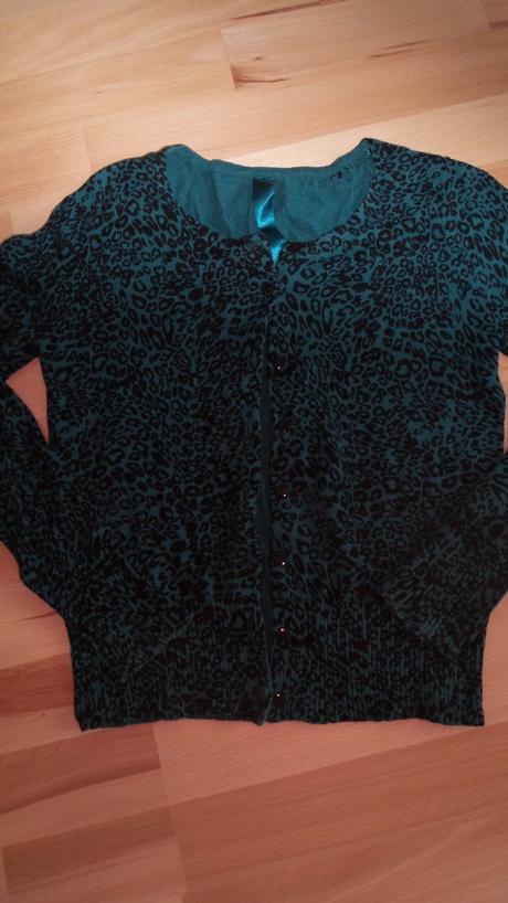 Svetrík s leopardím vzorom, s