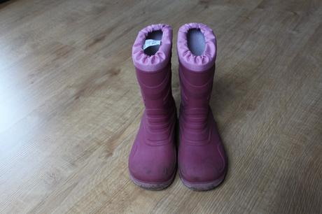 Gumené čižmy-blikajúcekupované asi v lidli.dostali, 28