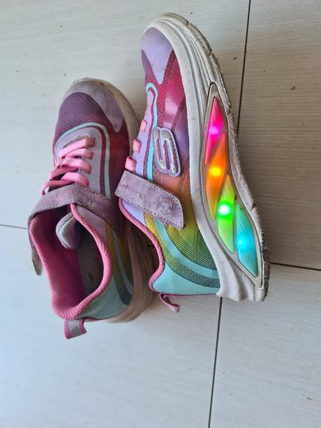 Skechers blikajúce tenisky, skechers,32