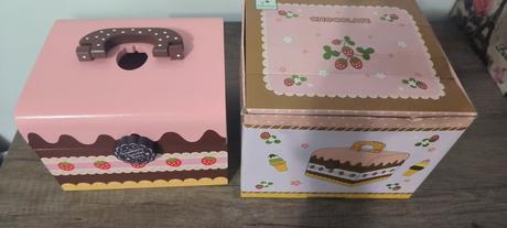 Drevený kufrík s cukrovinkami, 