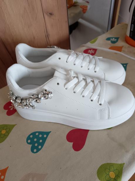 Tenisky už aj s poštou, 41