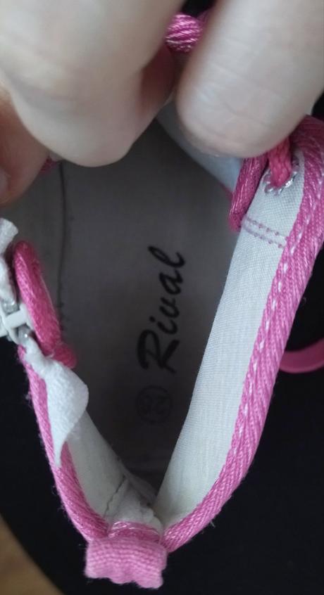 Vyššie tenisky, 28