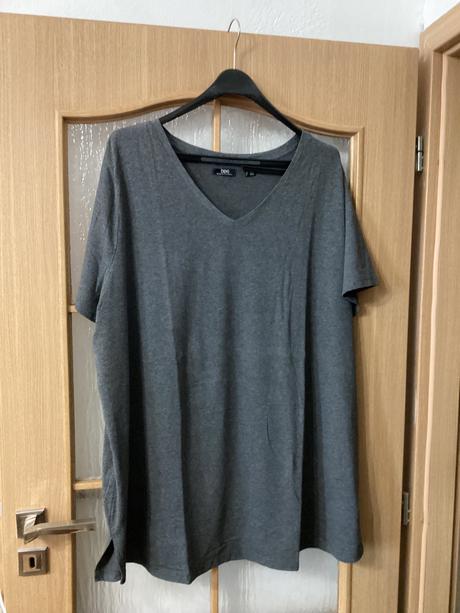 Tričko s výstrihom do v, na bokoch rozparky, bonprix,56