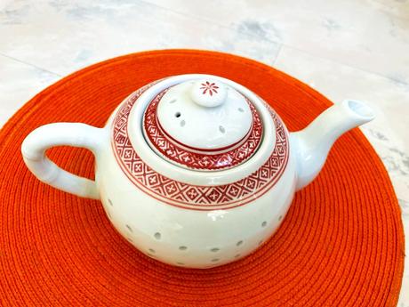 Porcelánová vianočná konvica na čaj, 