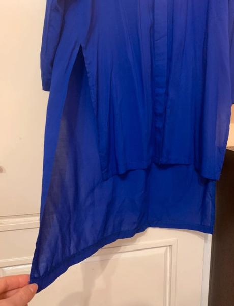 Dlhá košeľa v kráľovsky modrej farbe, s