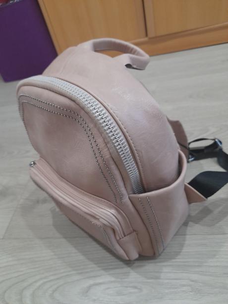 Ružový ruksak,