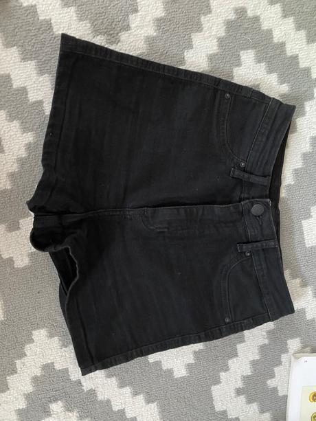 Šortky, 36