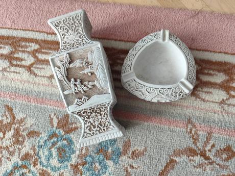 Váza s čínskym vzorom a popolník, 