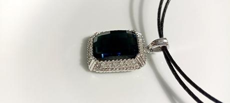 Náhrdelník kryštálový sivý obdĺžnik, 