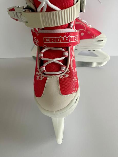 Dievčenské korčule, crowned,35