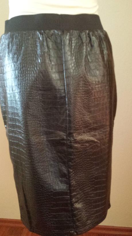 Čierna úzka sukňa, m