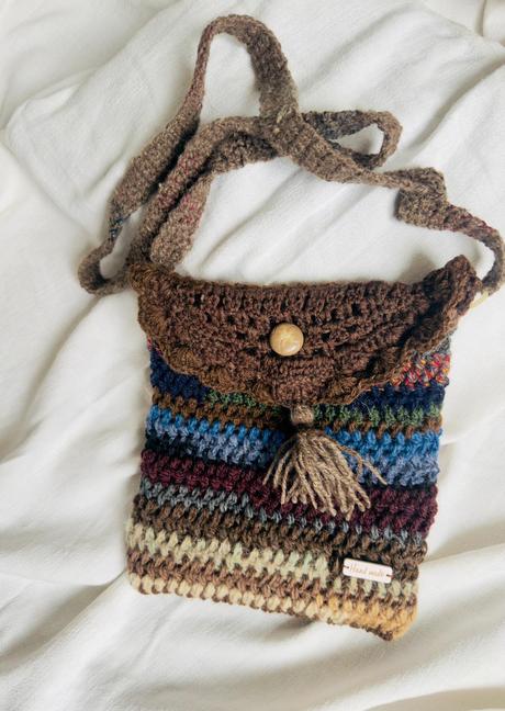 Háčkovaná crossbody kabelka,