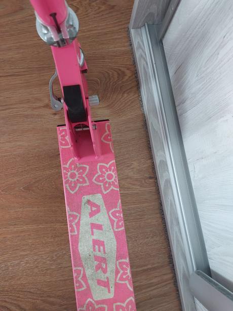 Skladacia kolobežka alert, 