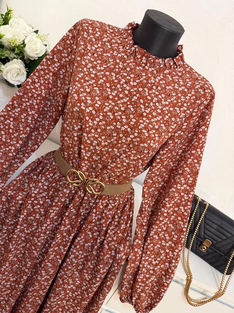 Romantické midi šaty s drobným kvetinovým vzorom, s