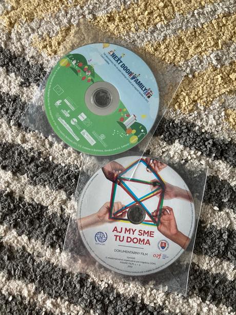 Dvd aj my sme tu doma a next door family,