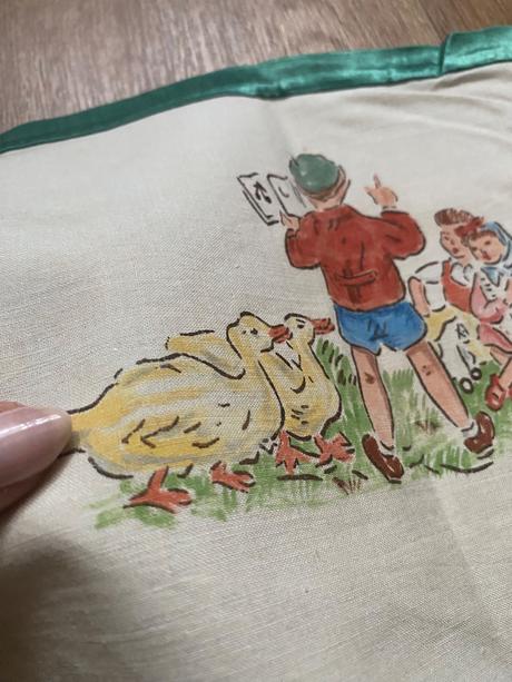 Runé malovaný, tkany obrúsok vintage,