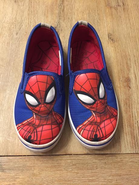 Slip on spiderman, 28