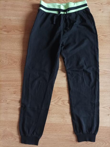 Čierne tepláky, pepco,140