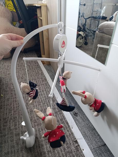 Kolotoč nad postieľku, 