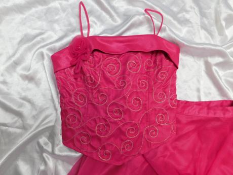 Velmi pekny komplet na slavnost, 32