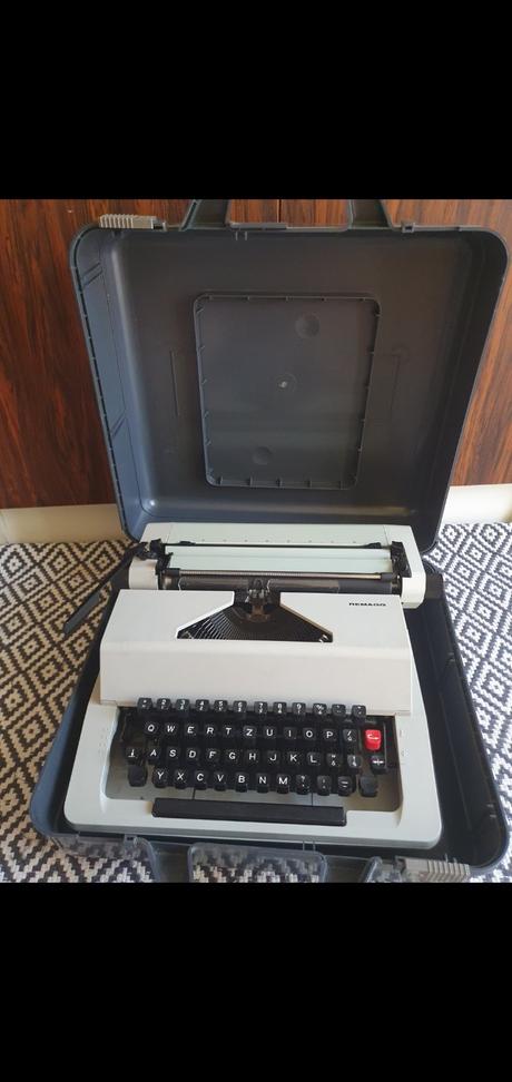 Pisaci stroj, 