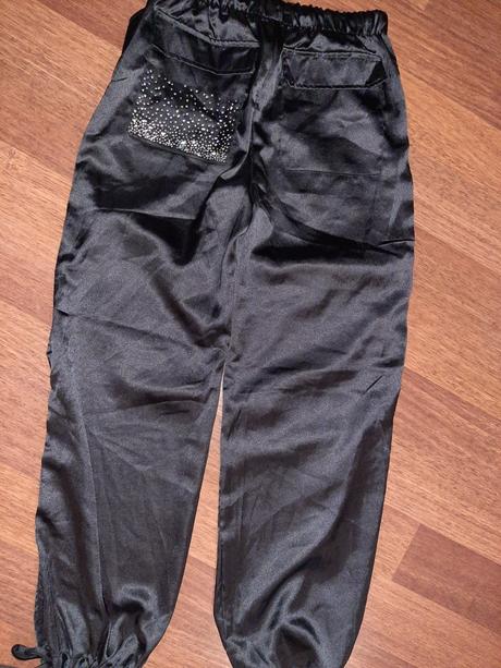 Saténové cargo nohavice., 34