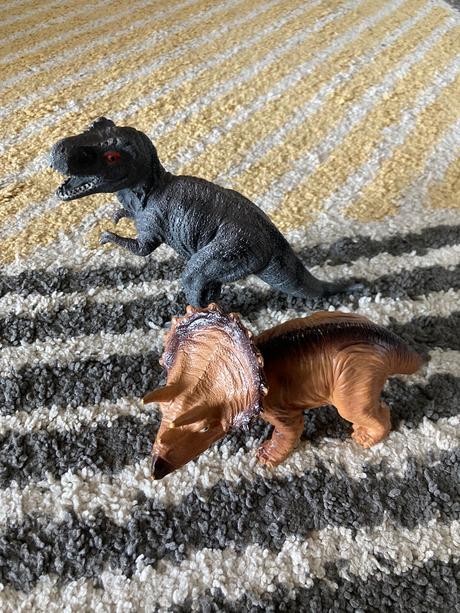 Dinosaury väčší 22cm, 