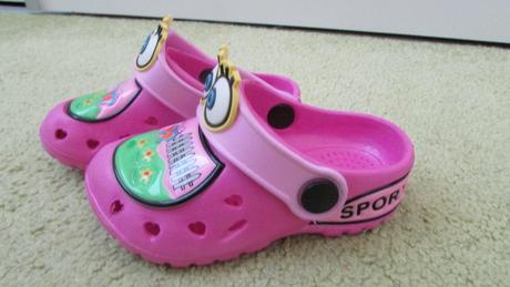 Veselé gumové crocsy za polovicu, 23