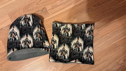 Set-ciapka a nakrcnik ronaldo-zimny, 146