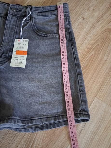 Šedé kraťasy, reserved,38