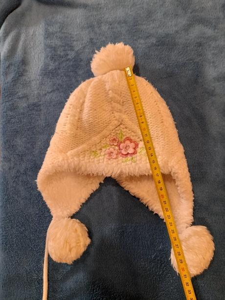 Čiapka s brmbolcami, 104