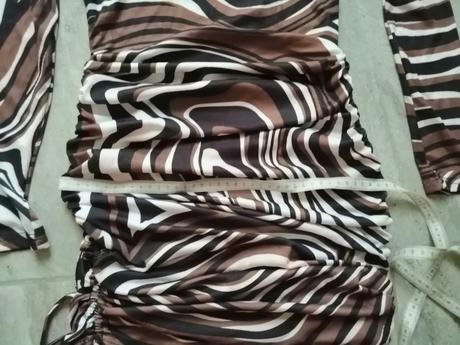 Zaujímavé šaty vs, pružné, s