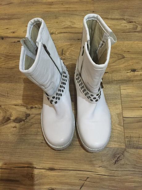 Biele čižmičky, 37