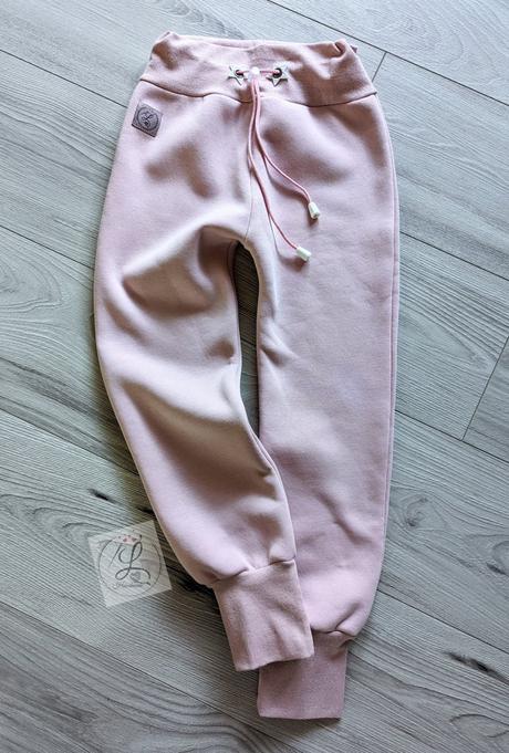 Hrubé tepláky, 122