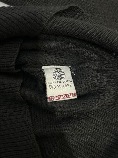 Čierny rolák z vintage merino vlny, s