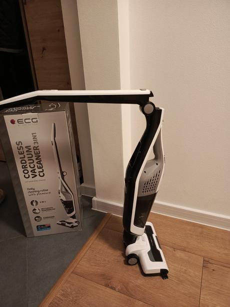 Tyčový vysávač ecg vt 4420, 