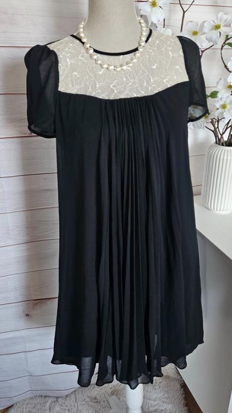 Pekné lahulinké šaty, 38