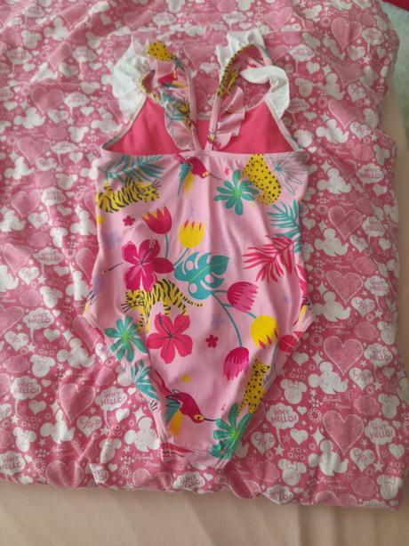 Jednodielné plavky, 116