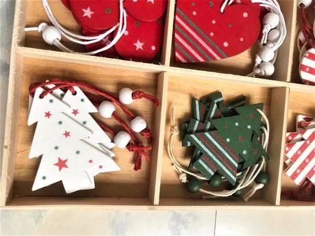 Drevené naturálne ozdoby 36 ks, 