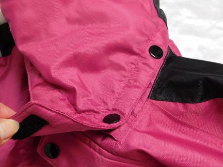 Kvalitna zimna bunda s odonimatelnou kapucnou, 122