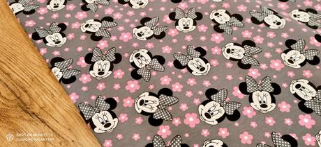 Teplákovina - minnie s kvietkami- cena za 10 cent,