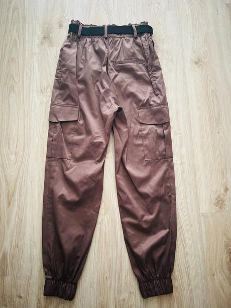 Krásne a štýlové čokoládové nohavice značky marcys, s