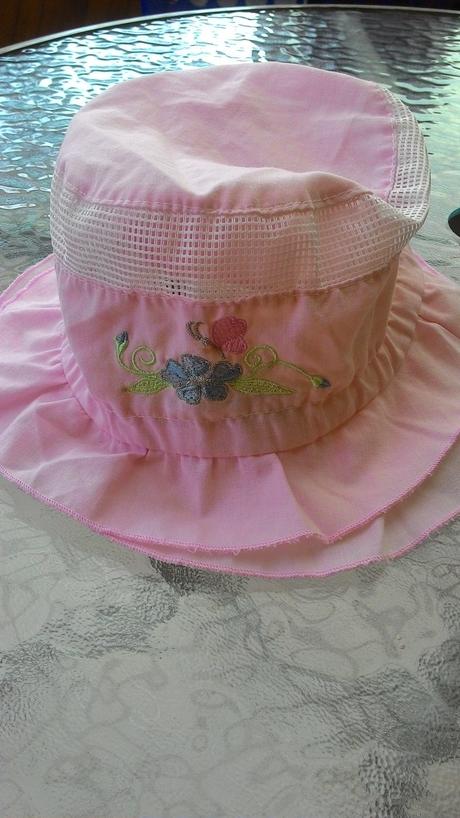 Klobúčiky pre dvojičky, 50