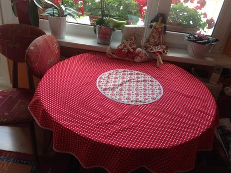 Anjelka, slimák, srdce a obrus,