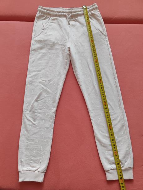 Krasne tepláky 134, 134