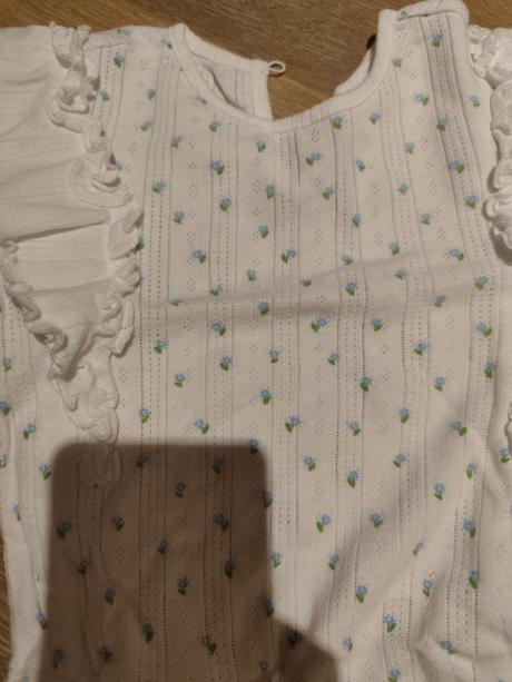 Biele body s kvietkami a volánmi, reserved,92