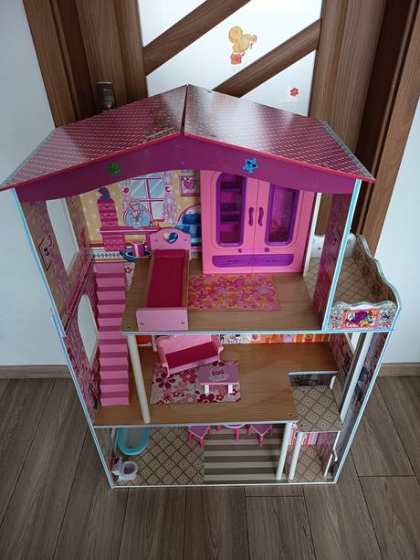 Barbie dom s výťahom a príslušenstvom, 