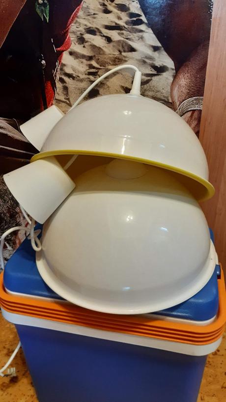 Predám plastové svietidlá na strop objimka., 