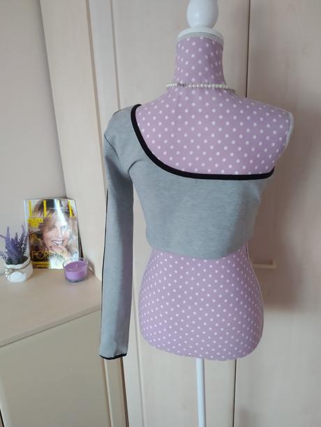 Zaujímavý dámsky crop top zn maniere de voir, l