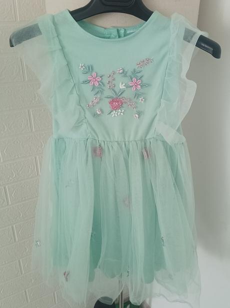 Šaty s kvietkami, 122